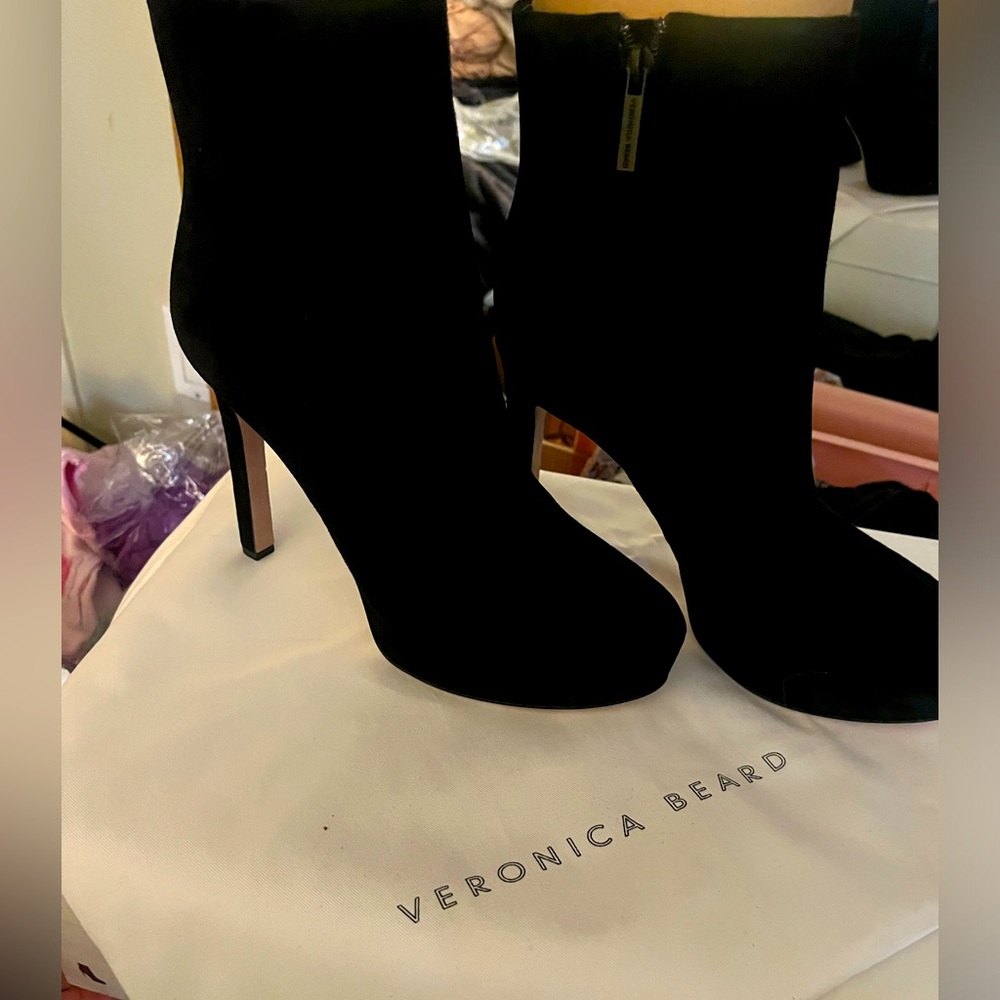 Brand new gorgeous booties Veronica beard